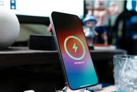 王屋镇苹果15换屏服务分享用什么充电器给iPhone15充电更好 